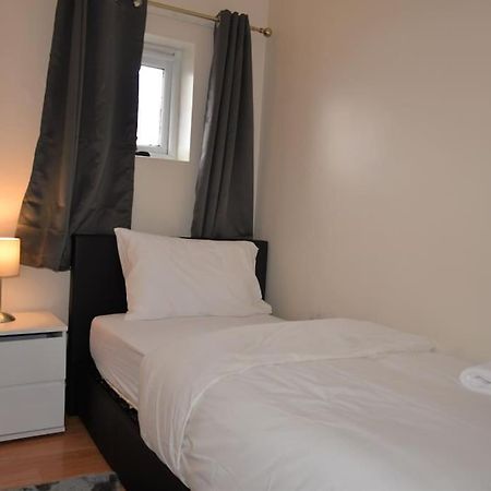London 4 Bedroom House Eksteriør billede