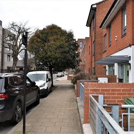 London 4 Bedroom House Eksteriør billede