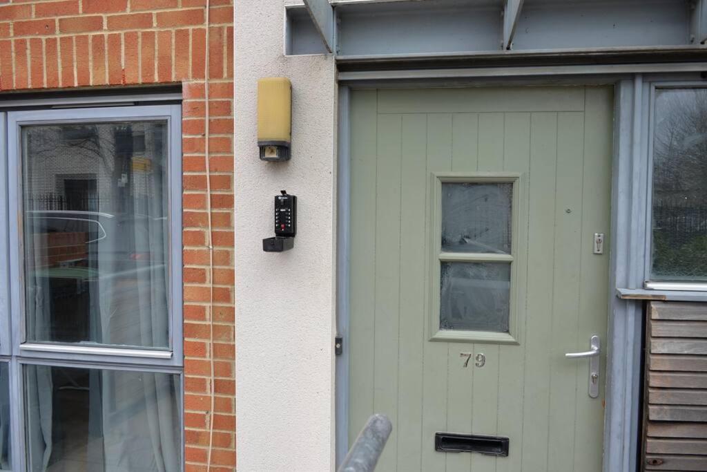 London 4 Bedroom House Eksteriør billede